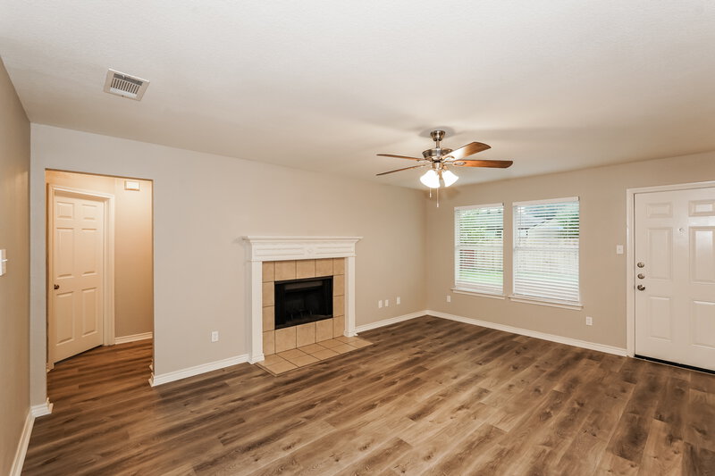 2,170/Mo, 433 Hanover St Burleson, TX 76028 Living Room View