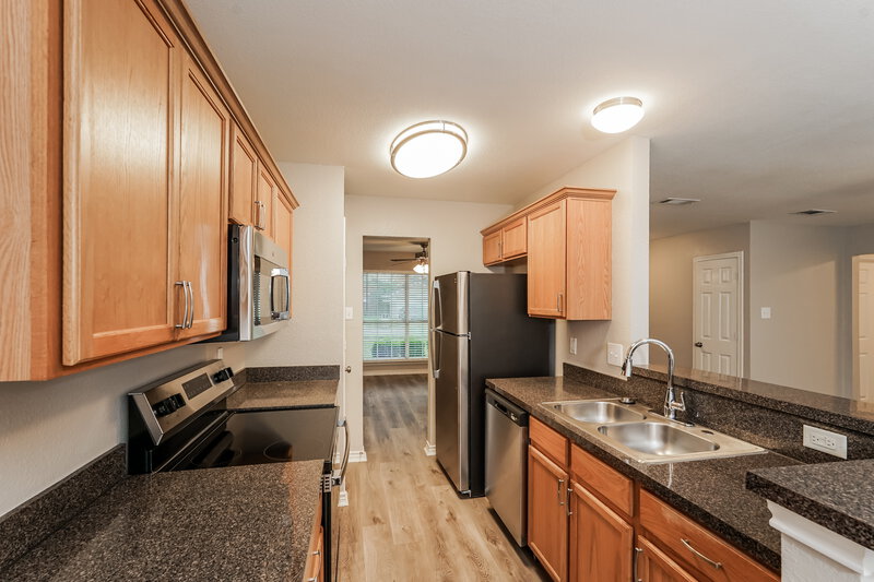 2,170/Mo, 433 Hanover St Burleson, TX 76028 Kitchen View 2