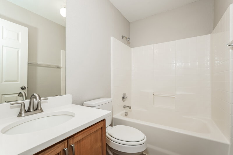 2,170/Mo, 433 Hanover St Burleson, TX 76028 Bathroom View