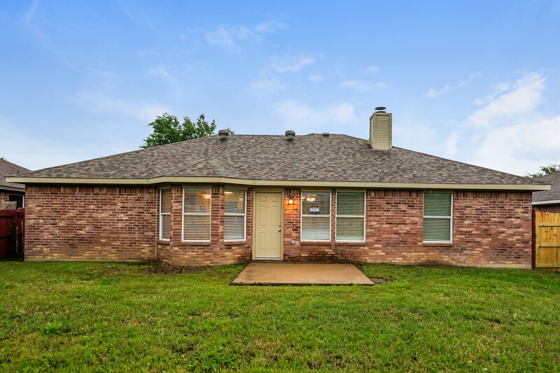 2,170/Mo, 433 Hanover St Burleson, TX 76028 Rear View 2