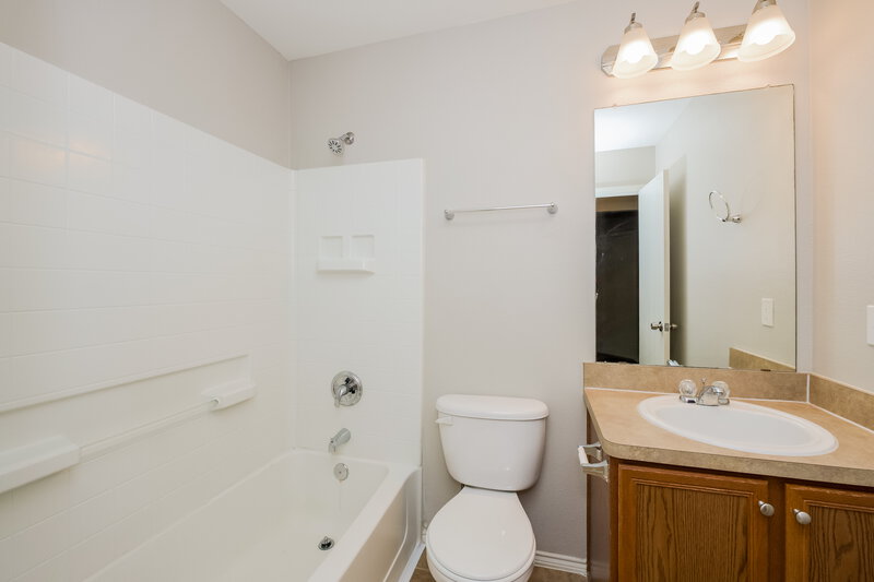 2,110/Mo, 4700 Rhone Dr Argyle, TX 76226 Bathroom View