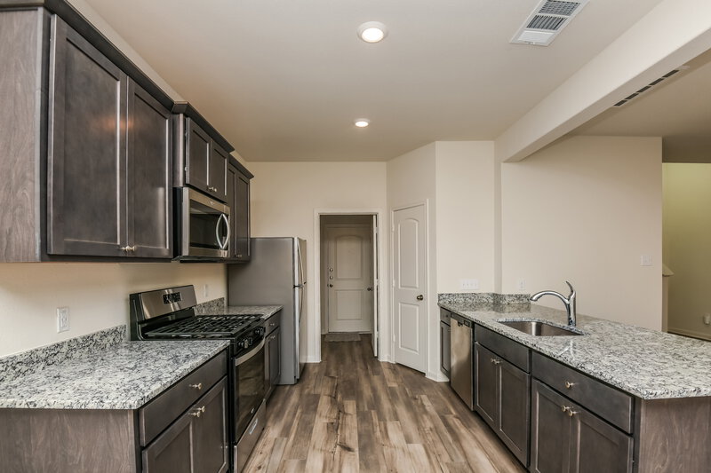 2,370/Mo, 1317 Niagara Dr Fort Worth, TX 76140 Kitchen View 2