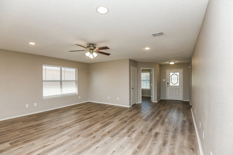 2,050/Mo, 516 Tweeter Dr Fort Worth, TX 76108 Living Room View