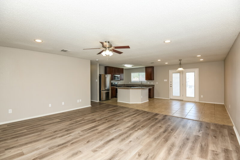 2,050/Mo, 516 Tweeter Dr Fort Worth, TX 76108 Living Room View 2