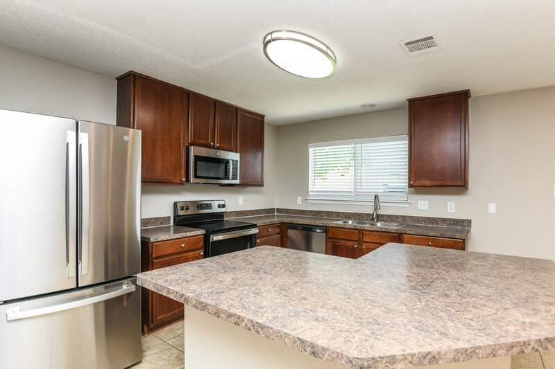 2,050/Mo, 516 Tweeter Dr Fort Worth, TX 76108 Kitchen View 2