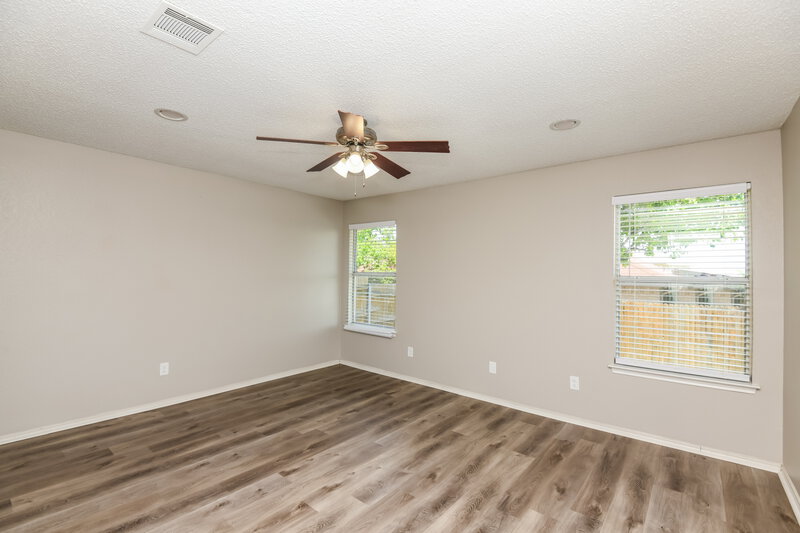 2,050/Mo, 516 Tweeter Dr Fort Worth, TX 76108 Main Bedroom View