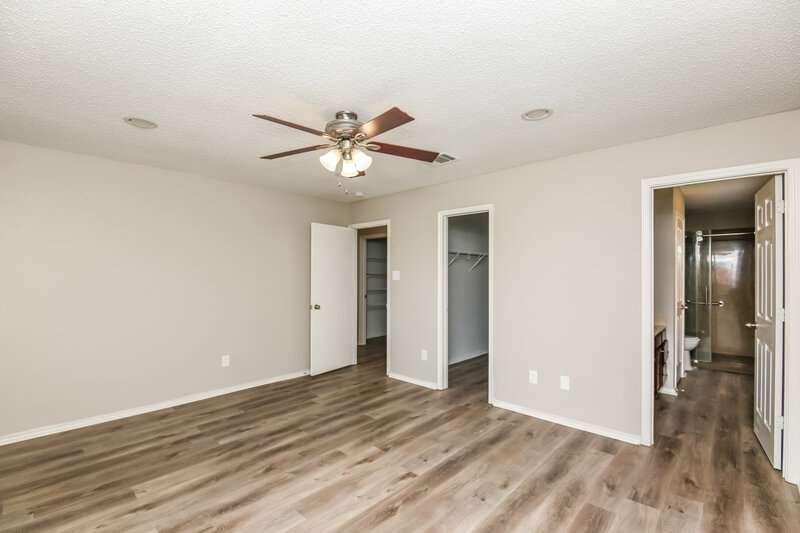 2,050/Mo, 516 Tweeter Dr Fort Worth, TX 76108 Main Bedroom View 2