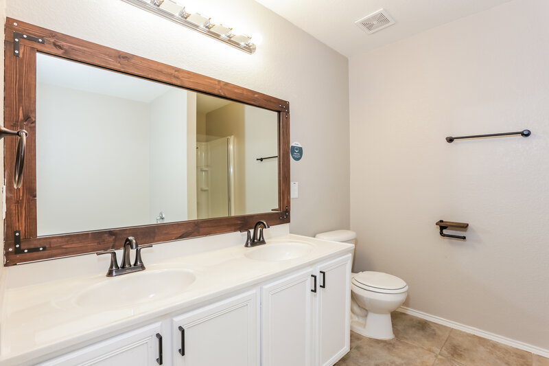 2,220/Mo, 14108 Sierra Vista Way Haslet, TX 76052 Main Bathroom View