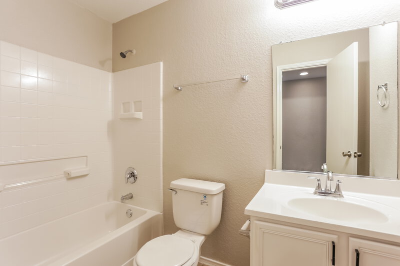 2,220/Mo, 14108 Sierra Vista Way Haslet, TX 76052 Bathroom View