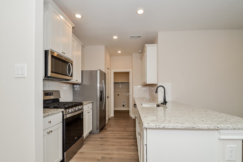 2,085/Mo, 1220 Princeton Hts Princeton, TX 75407 Kitchen View
