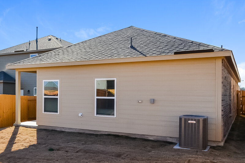 2,085/Mo, 1220 Princeton Hts Princeton, TX 75407 Rear View