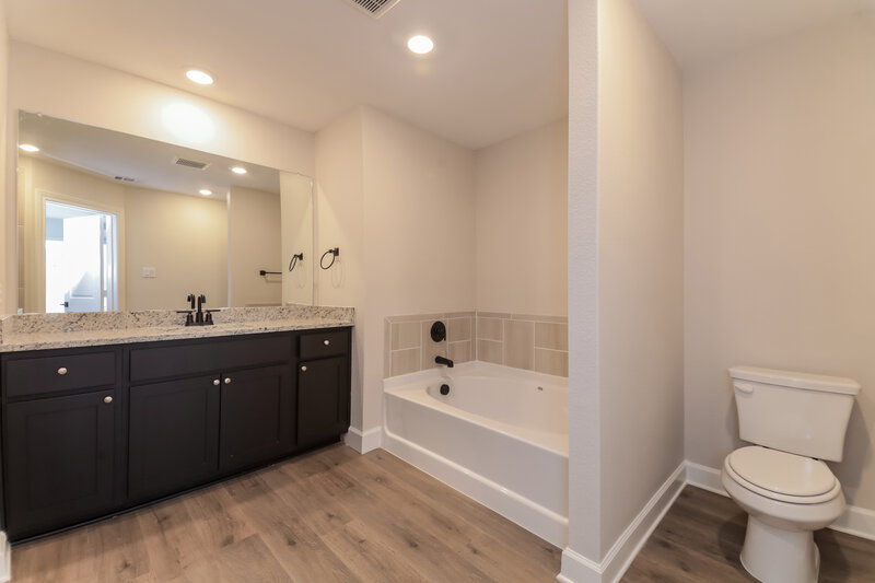 2,150/Mo, 1200 Princeton Hts Princeton, TX 75407 Main Bathroom View