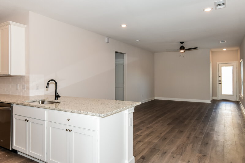 2,105/Mo, 1212 Princeton Hts Princeton, TX 75407 Kitchen View 2