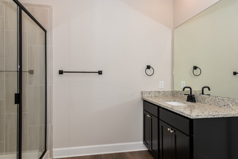 2,105/Mo, 1212 Princeton Hts Princeton, TX 75407 Main Bathroom View 2
