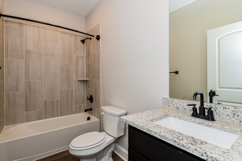 2,105/Mo, 1212 Princeton Hts Princeton, TX 75407 Bathroom View