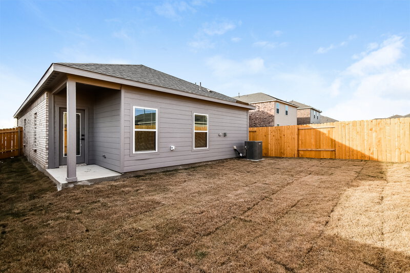 2,105/Mo, 1212 Princeton Hts Princeton, TX 75407 Rear View