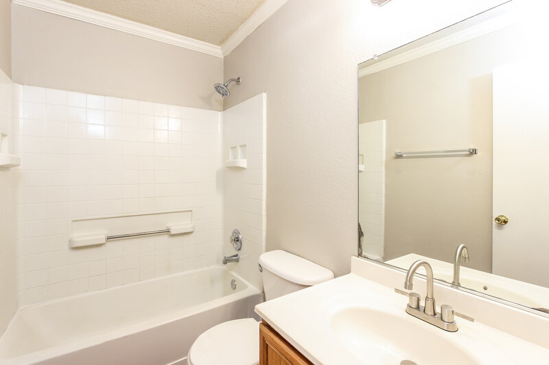 2,185/Mo, 4812 Waterford Dr Fort Worth, TX 76179 Bathroom View