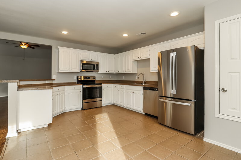 2,435/Mo, 2984 Thames Trl Fort Worth, TX 76118 Kitchen View 2