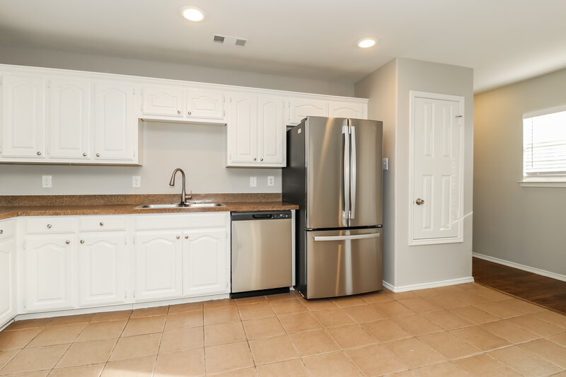 2,435/Mo, 2984 Thames Trl Fort Worth, TX 76118 Kitchen View 3