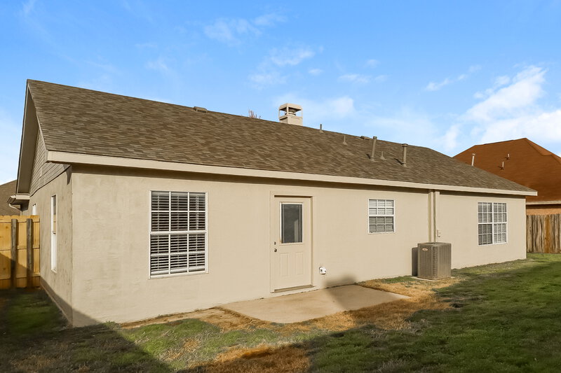 2,435/Mo, 2984 Thames Trl Fort Worth, TX 76118 Rear View