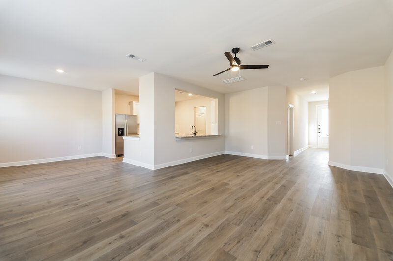 2,125/Mo, 1104 Princeton Hts Princeton, TX 75407 Living Room View 2
