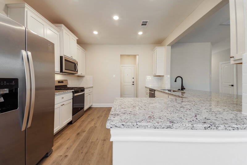 2,125/Mo, 1104 Princeton Hts Princeton, TX 75407 Kitchen View