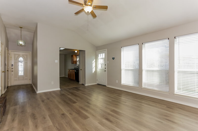2,125/Mo, 6375 Riverwater Trl Fort Worth, TX 76179 Living Room View