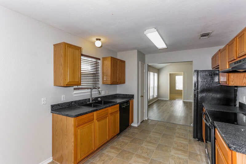 2,125/Mo, 6375 Riverwater Trl Fort Worth, TX 76179 Kitchen View 3