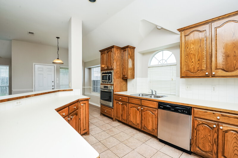 2,385/Mo, 7517 Creek Meadow Dr Fort Worth, TX 76123 Kitchen View 2