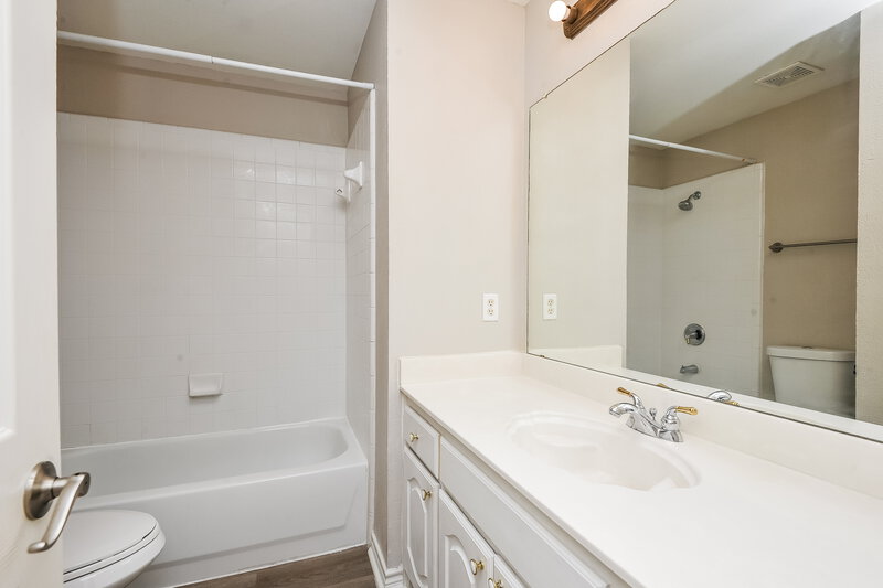 2,385/Mo, 7517 Creek Meadow Dr Fort Worth, TX 76123 Bathroom View