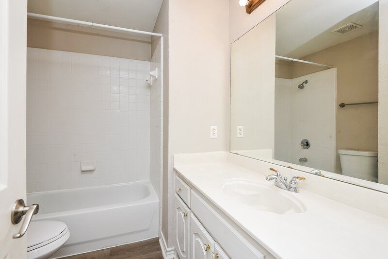 2,385/Mo, 7517 Creek Meadow Dr Fort Worth, TX 76123 Bathroom View 2