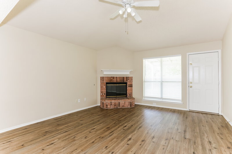 2,260/Mo, 10216 Pleasant Mound Dr Fort Worth, TX 76108 Living Room View