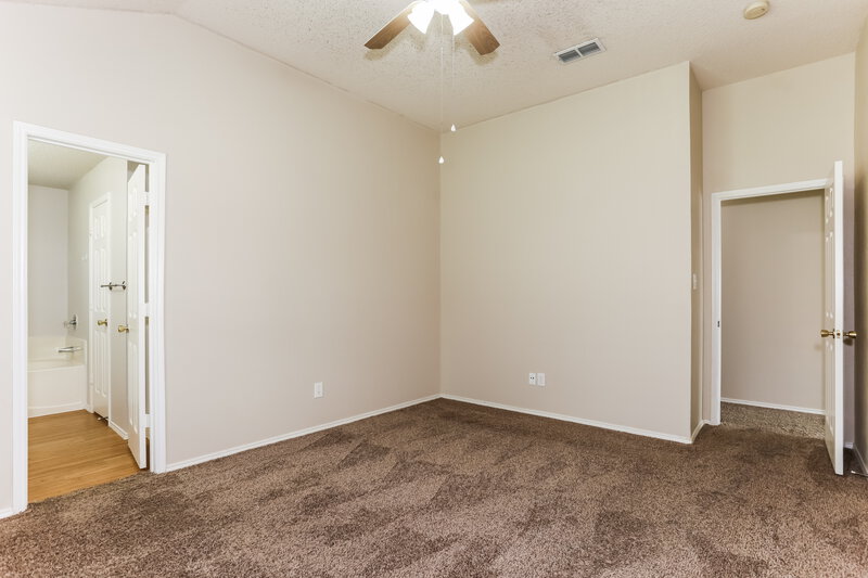 2,260/Mo, 10216 Pleasant Mound Dr Fort Worth, TX 76108 Main Bedroom View 2