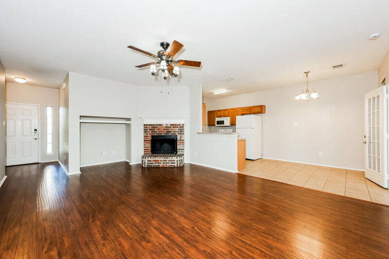 2,280/Mo, 10005 Blue Bell Dr Fort Worth, TX 76108 Living Room View 2