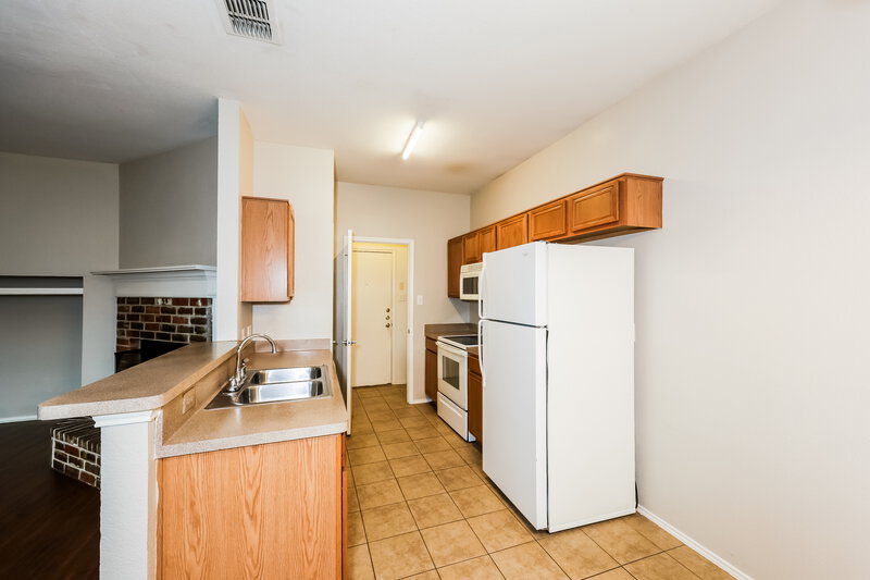 2,280/Mo, 10005 Blue Bell Dr Fort Worth, TX 76108 Kitchen View