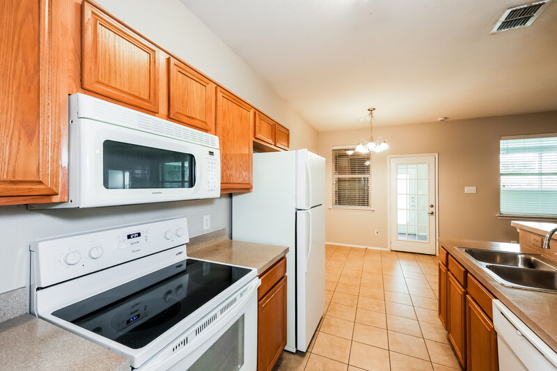 2,280/Mo, 10005 Blue Bell Dr Fort Worth, TX 76108 Kitchen View 2