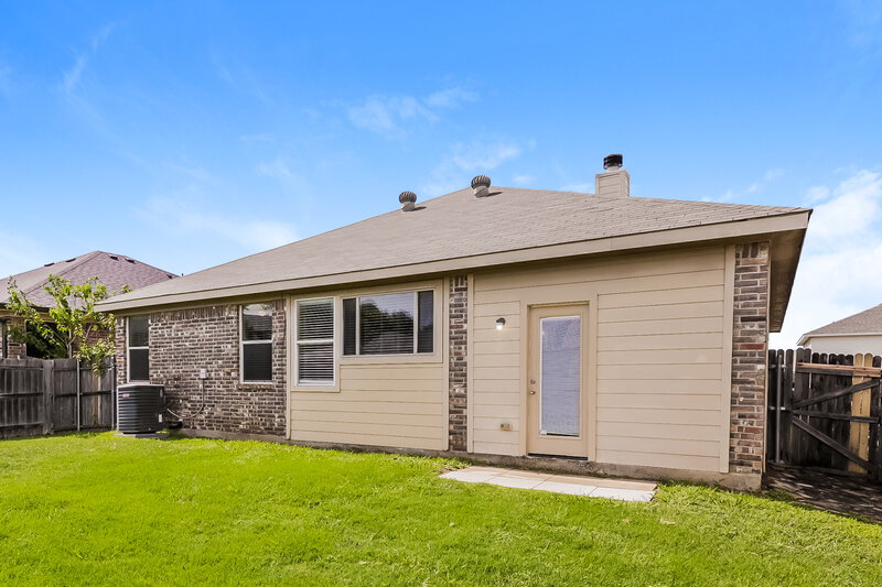 2,280/Mo, 10005 Blue Bell Dr Fort Worth, TX 76108 Rear View