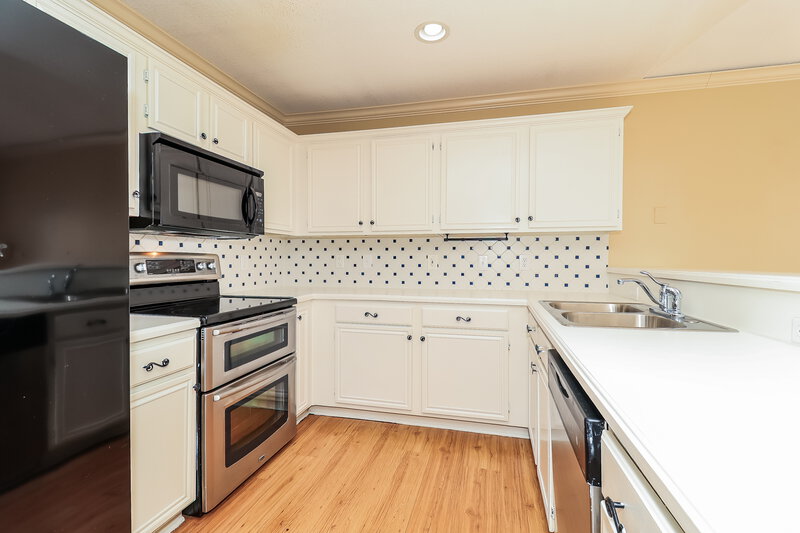 2,050/Mo, 18930 Ravenglen Ct Dallas, TX 75287 Kitchen View 2