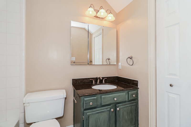 2,050/Mo, 18930 Ravenglen Ct Dallas, TX 75287 Bathroom View