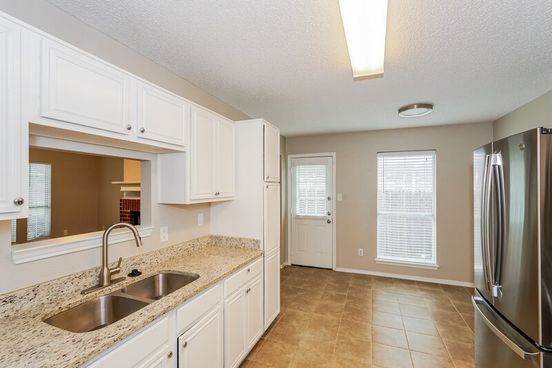 1,755/Mo, 8037 Cannonwood Dr Fort Worth, TX 76137 Kitchen View 3