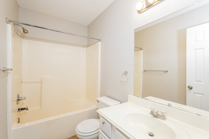 1,755/Mo, 8037 Cannonwood Dr Fort Worth, TX 76137 Main Bathroom View