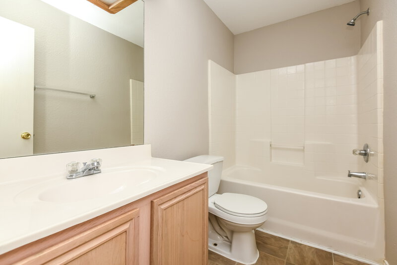2,730/Mo, 6371 Riverwater Trl Fort Worth, TX 76179 Main Bathroom View