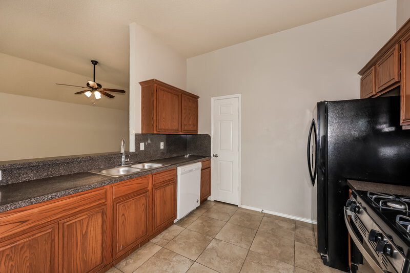 1,850/Mo, 133 Pinion Ln Rockwall, TX 75032 Kitchen View