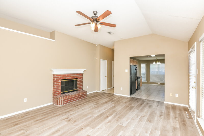 1,900/Mo, 10413 Fossil Hill Dr Fort Worth, TX 76131 Living Room View