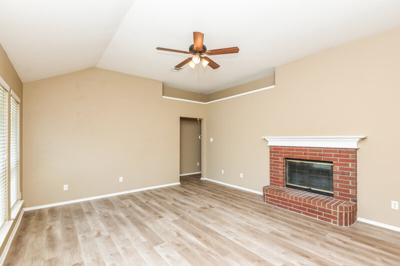 1,900/Mo, 10413 Fossil Hill Dr Fort Worth, TX 76131 Living Room View 2