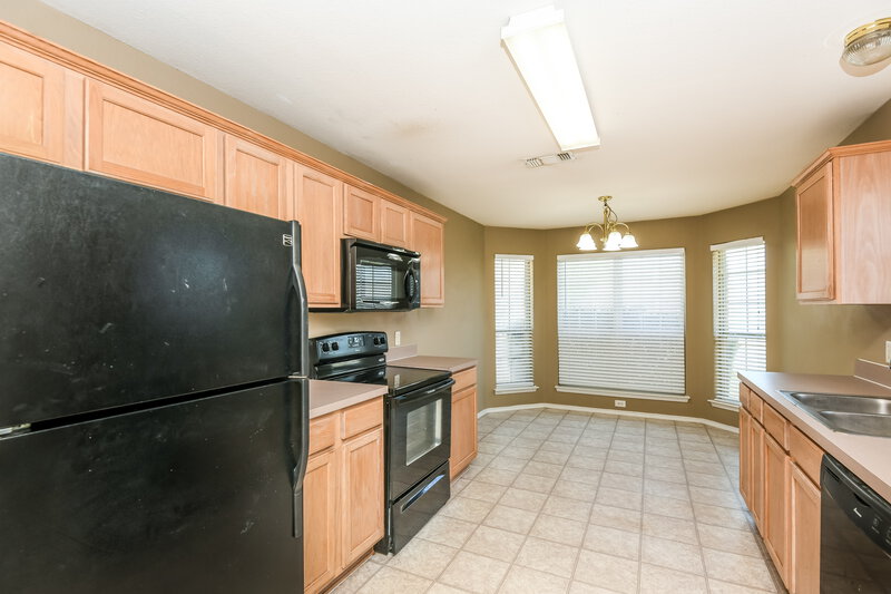1,900/Mo, 10413 Fossil Hill Dr Fort Worth, TX 76131 Kitchen View