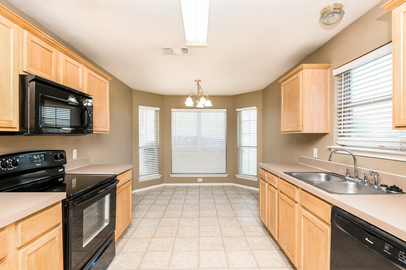 1,900/Mo, 10413 Fossil Hill Dr Fort Worth, TX 76131 Kitchen View 2