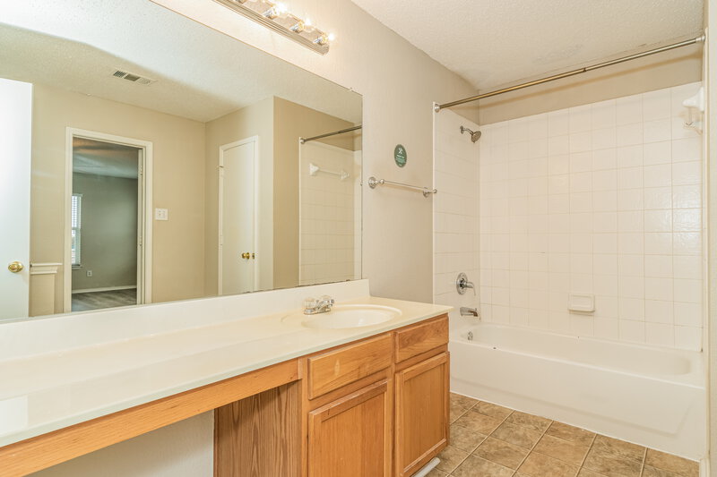 2,510/Mo, 5308 Yampa Trl Watauga, TX 76137 Main Bathroom View