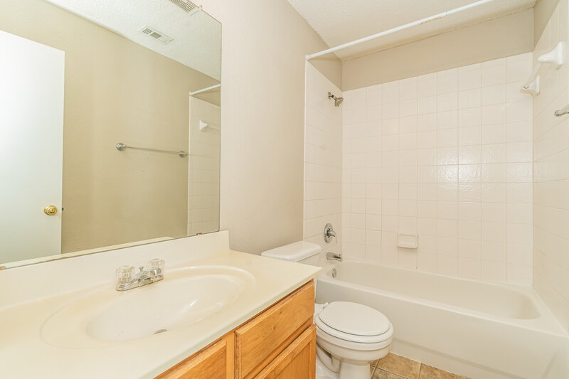 2,510/Mo, 5308 Yampa Trl Watauga, TX 76137 Bathroom View