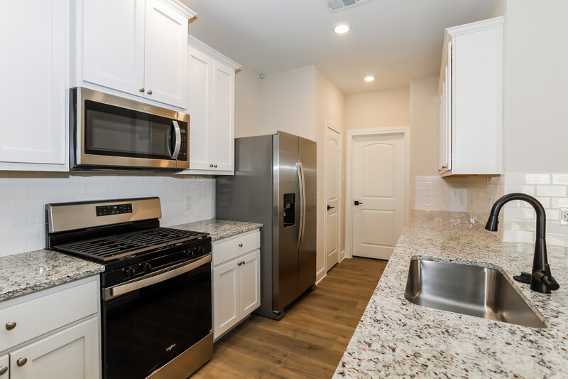 1,945/Mo, 1106 Princeton Hts Princeton, TX 75407 Kitchen View